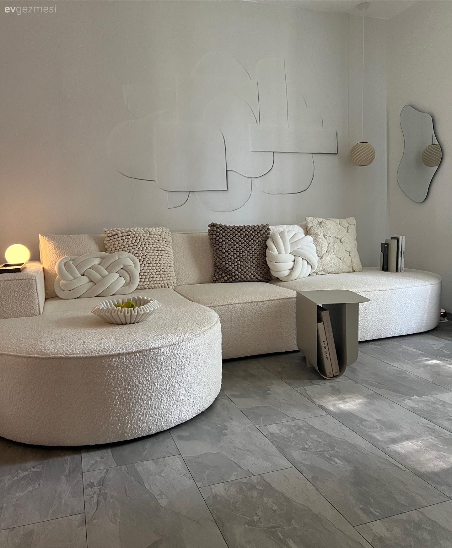 Modern, Salon, Beyaz, Bej, Köşe koltuk, Koltuk takımı, Vizon, Kırlent, Ev tekstili, Duvar dekorasyonu, Sarkıt, Aydınlatma, Ayna, Orta sehpa, Sehpa