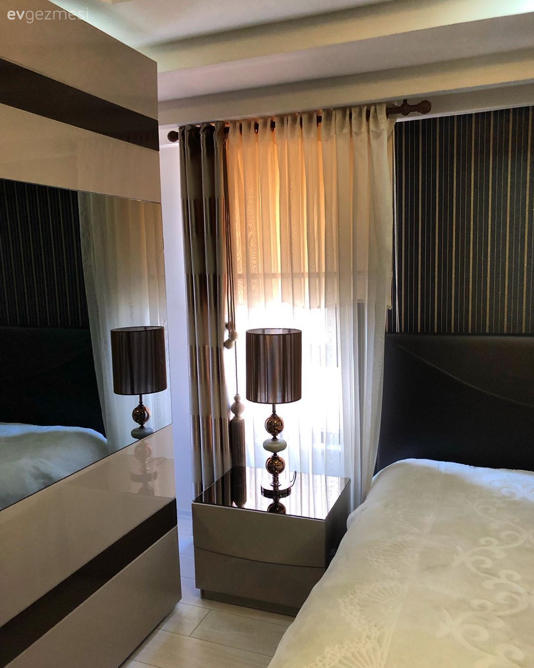 Yatak Odası, Fon perde, Perde, Tül perde, Komodin, Abajur, Aydınlatma, Gardrop, Yatak başlığı