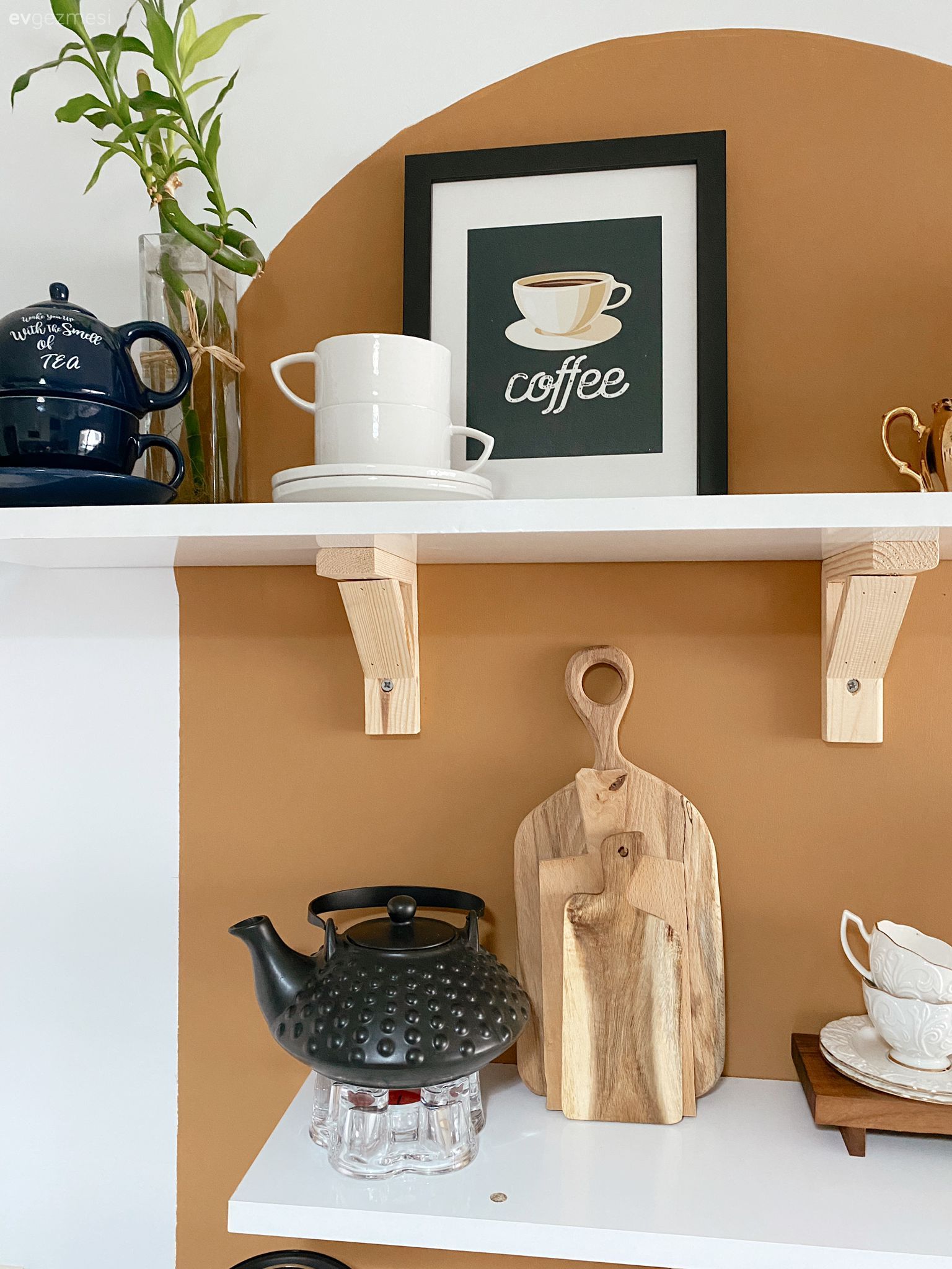 Kahve köşesi, Hardal, Beyaz