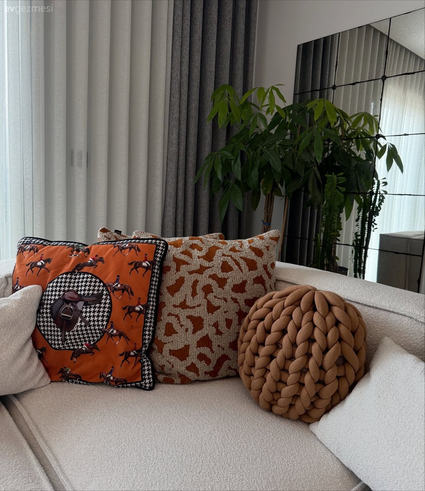 Bu Evde Kullanılan Mobilyaların Yakışmayacağı Yer Yok