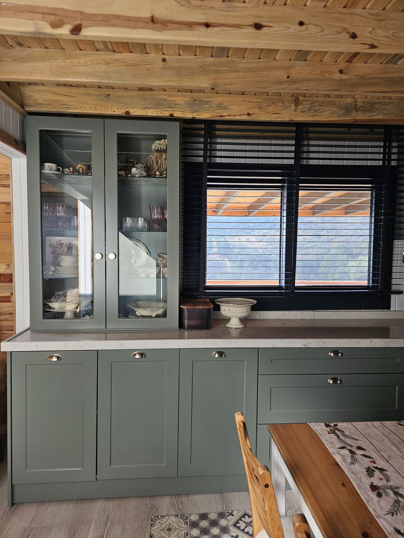 Dağ Köyünde Ahşabın Sıcak Sesi: Aydın'da İki Katlı Bir Köy Evi!