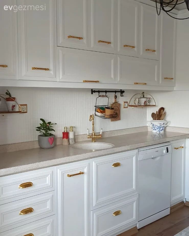 Bordodan Beyaza Geçiş Yapan Bu Mutfak Şimdi Bambaşka