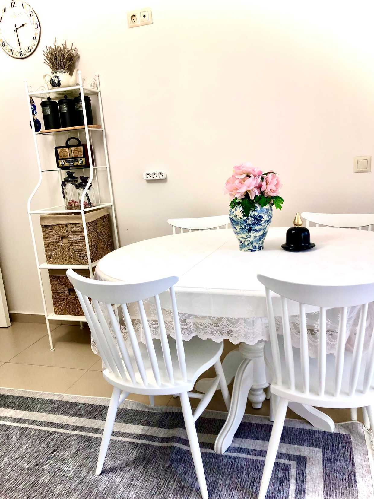 Mutfak, Country mutfak, Beyaz, Mutfak masası, Sandalye, Mutfak rafı, Mutfak perdesi, Mutfak halısı