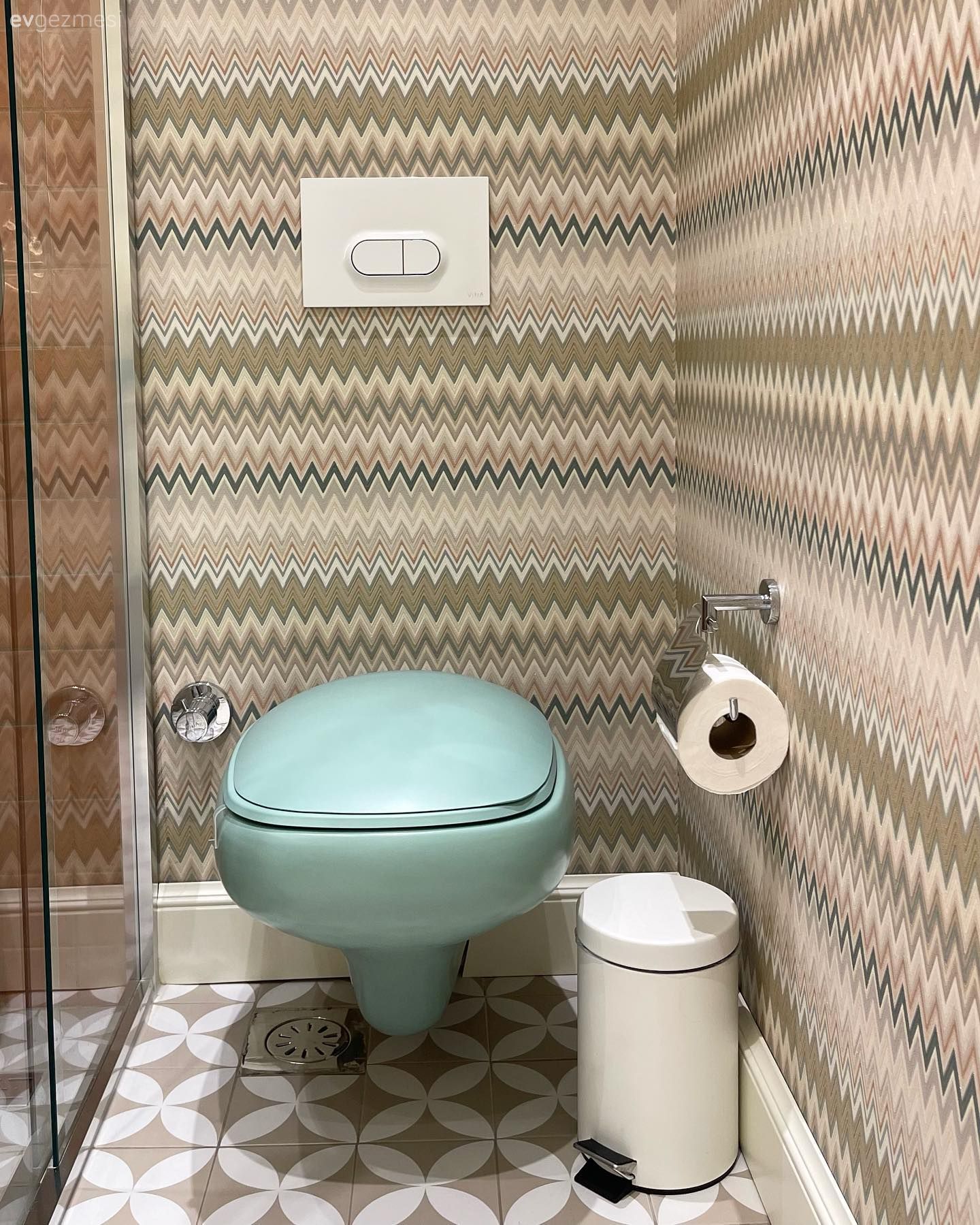 Retro Havayı İçine Çekmiş Bu Banyo Zevkli Seçimlerle Dolu!