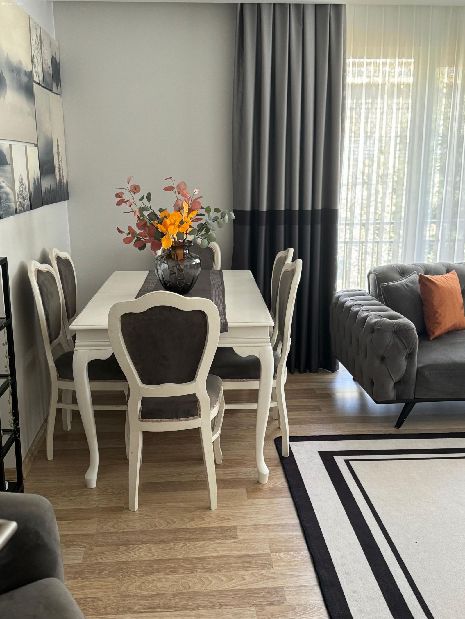 Salon, Modern, Koltuk takımı, Turuncu, Sandalye, Yemek masası, Parke, Fon perde, Perde, Tül perde, Halı, Salon halısı, Gri