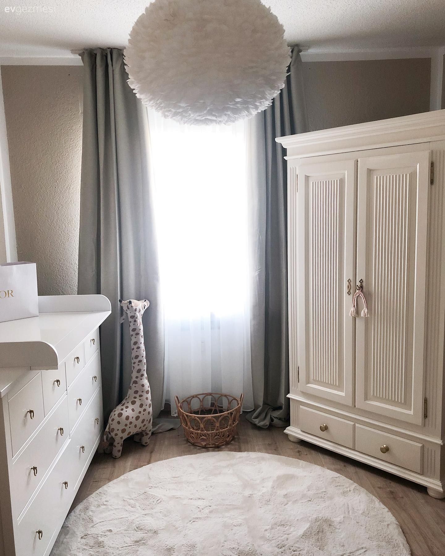 Ahşaplarla Sıcaklık Kazanan Bu Evde Bej Renginin Yeri Ayrı!