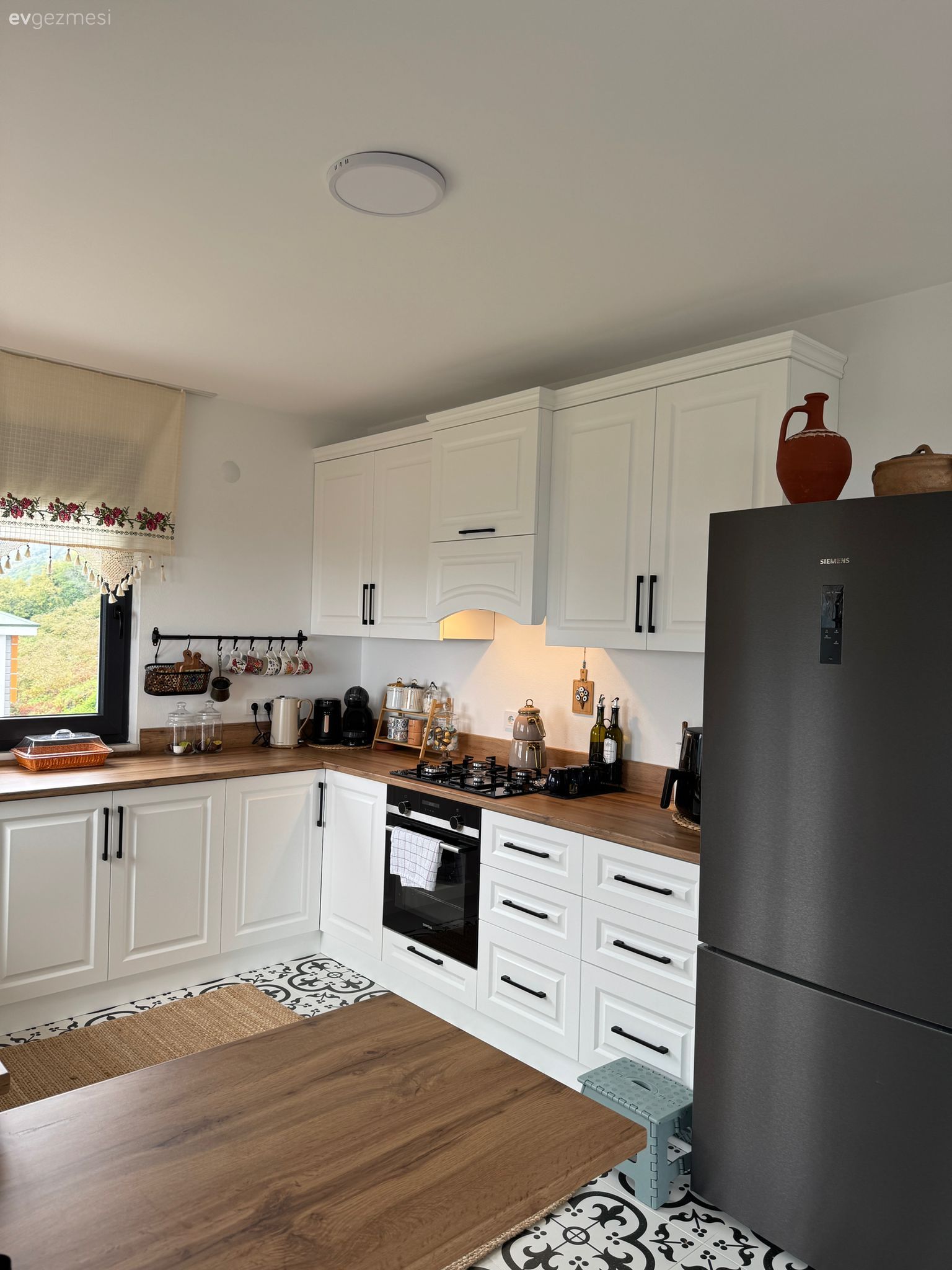 Manzaraya Saygı Duruşu: Trabzon'da Ege Ruhuna Sahip Köy Evi