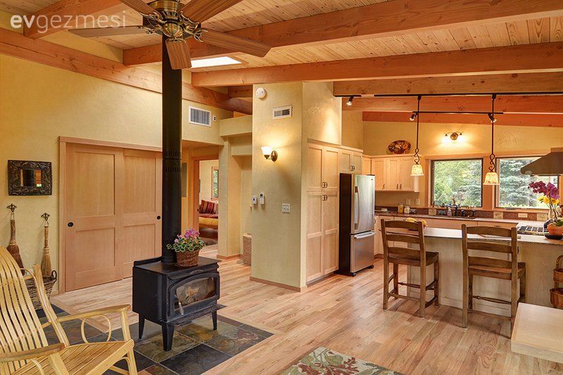 Kır Evi Ruhunu Yaşatan Eğik Çatılı 74 M2'lik Ahşap Ev!