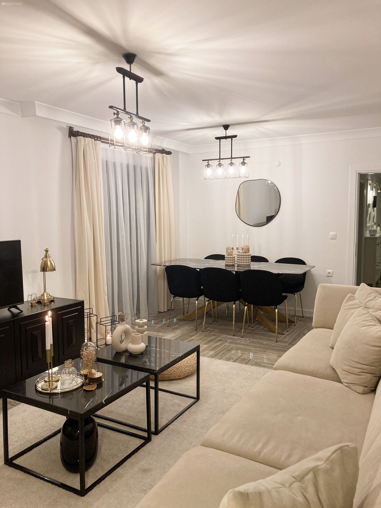 Salon, Modern, Krem, Beyaz, Siyah, Altın, Köşe koltuk, Koltuk takımı, Halı, Orta sehpa, Sehpa, Yemek masası, Sandalye, Yuvarlak ayna, Dekoratif ayna, Yemek odası avizesi, Duvar çıtalama, Avize, Aydınlatma, Fon perde, Perde, Tül perde, Tv ünitesi, Dekoratif Objeler