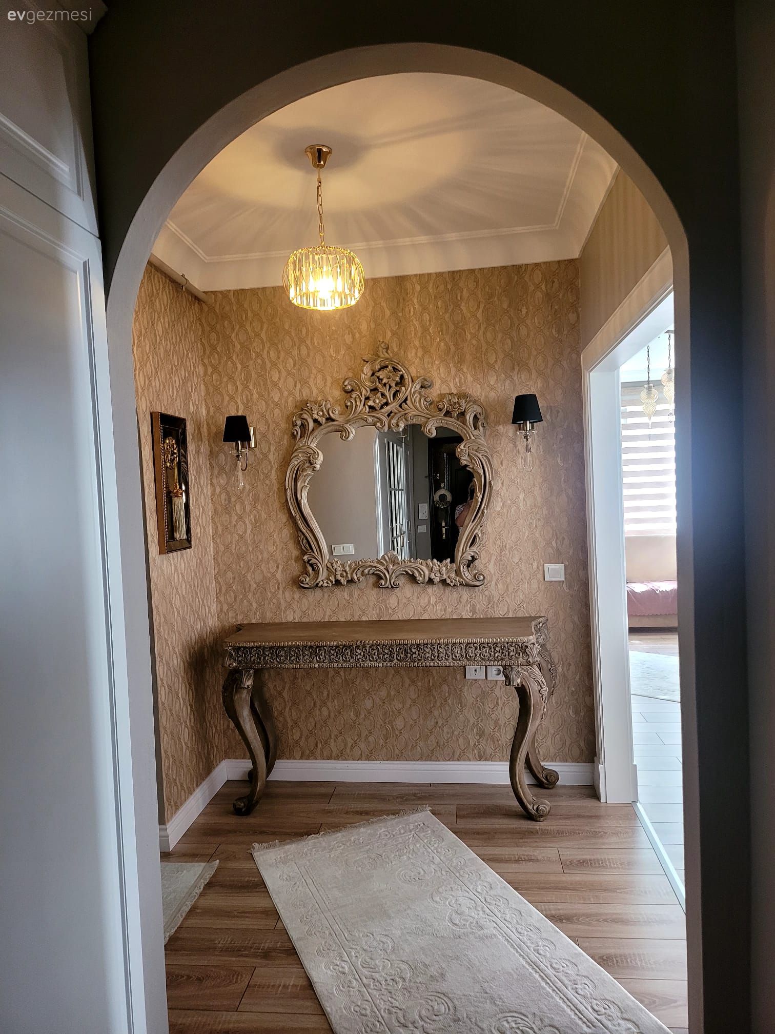 Antre, Country, Klasik, Duvar dekorasyonu, Duvar kağıdı, Damask desen, Avize, Aydınlatma, Yolluk, Halı, Ayna