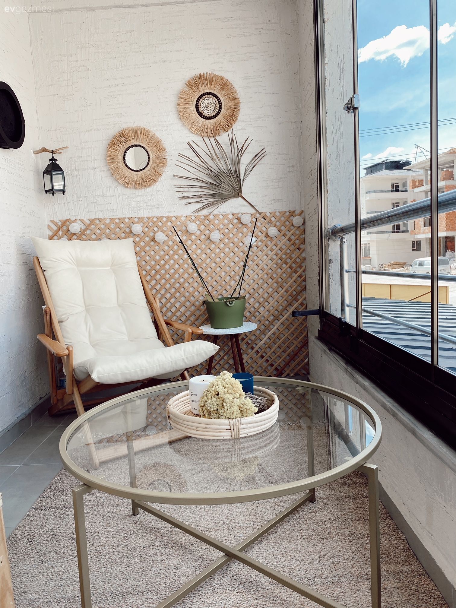 Paletlerden Yapılan Bu Sedir Değme Ustalara Taş Çıkartır Türden!