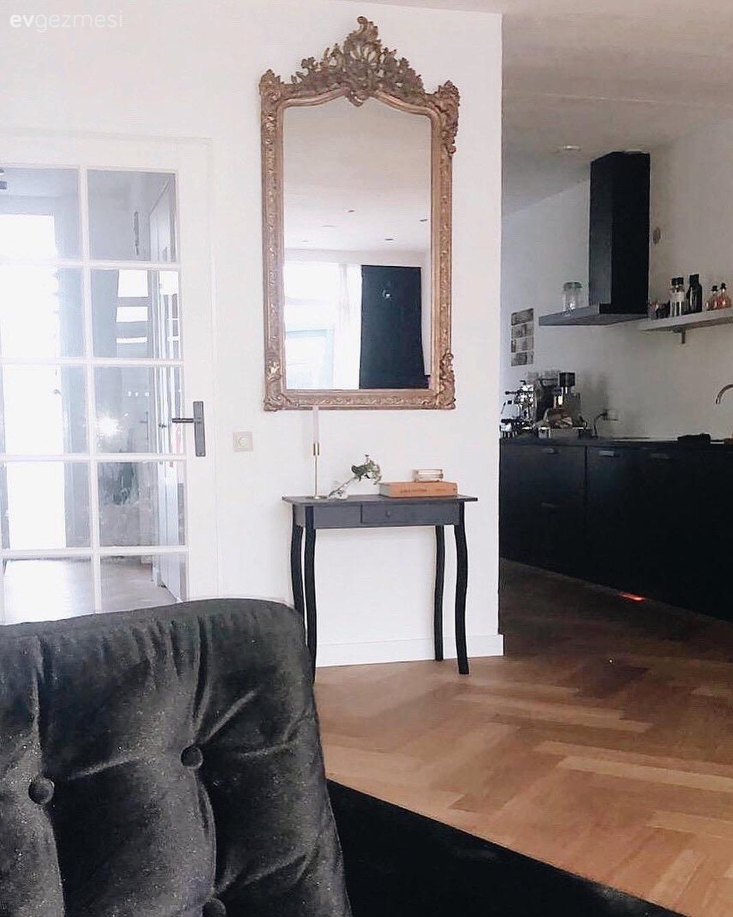 Salon, Siyah, Ayna, Dresuar, Yeşil, Parke, Beyaz