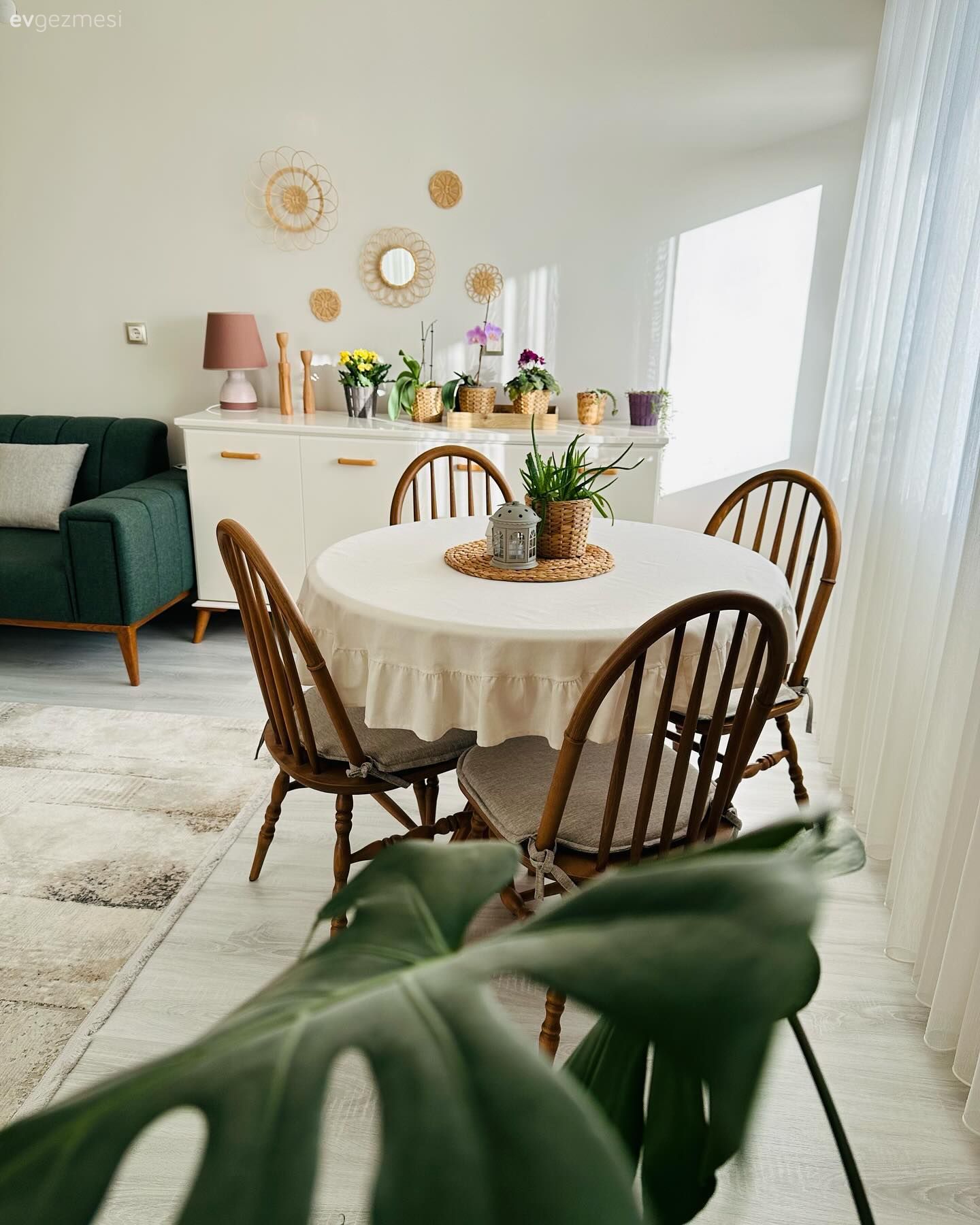 Bu Konya Evinde Balkondan Salona Her Yer Pek Neşeli!