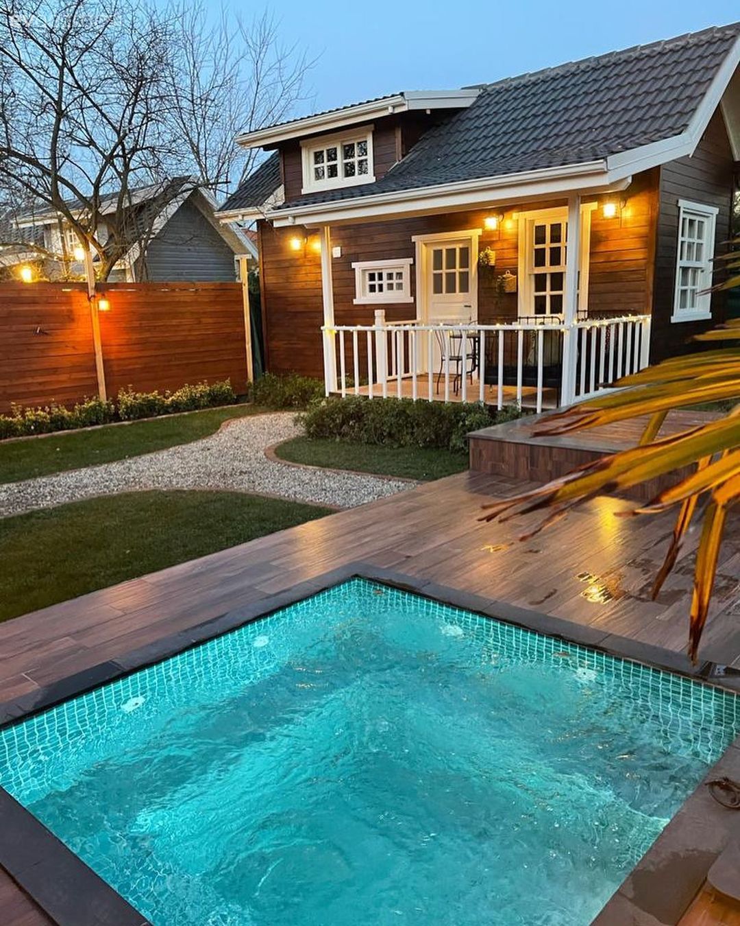 Bahçe Dekorasyonu: Mobilya ve Aksesuarlarla Güzelleşen Bahçeli Evler