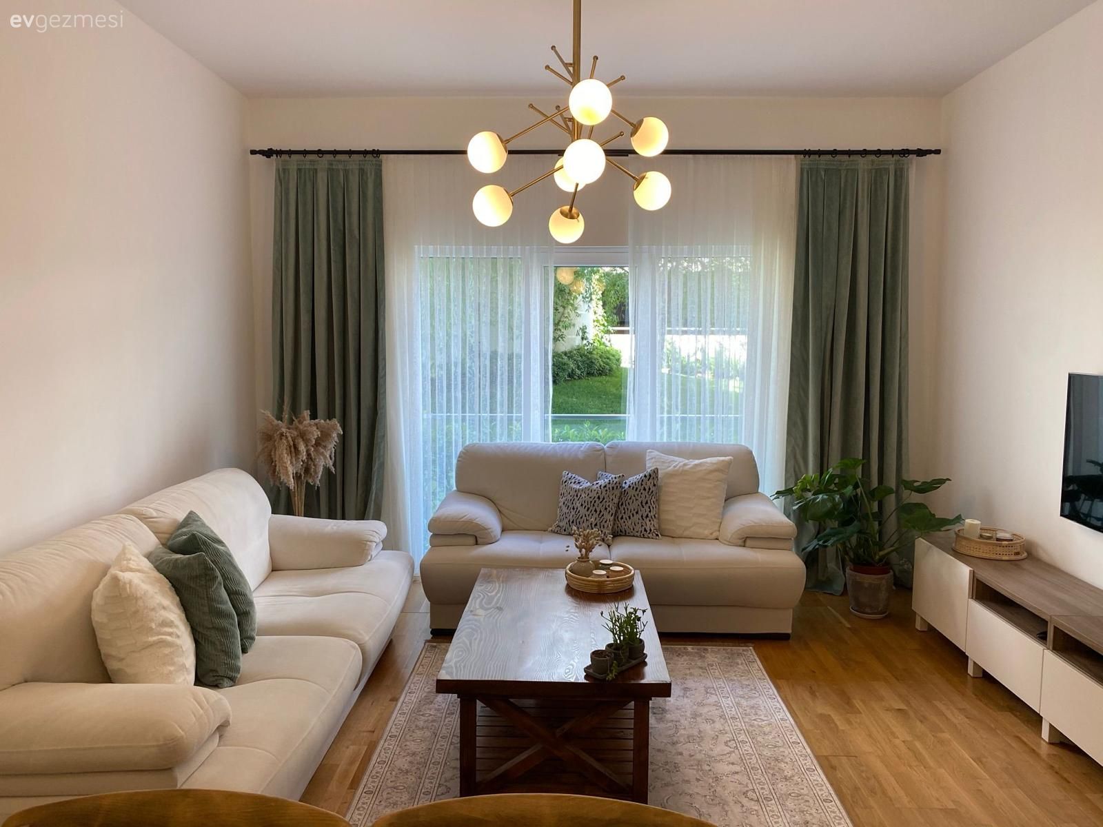 Salon, Modern, Krem, Bej, Beyaz, Yeşil, Koltuk takımı, Ahşap Mobilya, Fon perde, Perde, Tül perde, Orta sehpa, Sehpa, Halı, Salon halısı, Tv ünitesi, Tv ünitesi aksesuarları, Ev Aksesuar, Parke, Avize, Aydınlatma, Salon avizesi