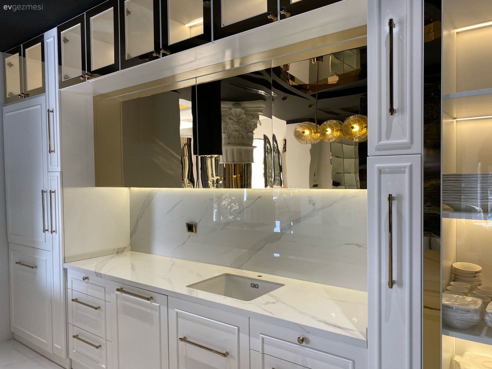 Art Deko Stil Bu Mutfağın Her Detayını Ele Geçirmiş