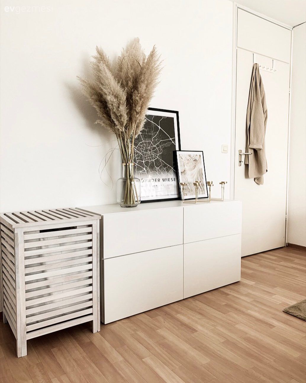 Ev Gezmesi: Siyah ve Beyazı Ayırmaya Kıyamayan Şık Bir Dekor