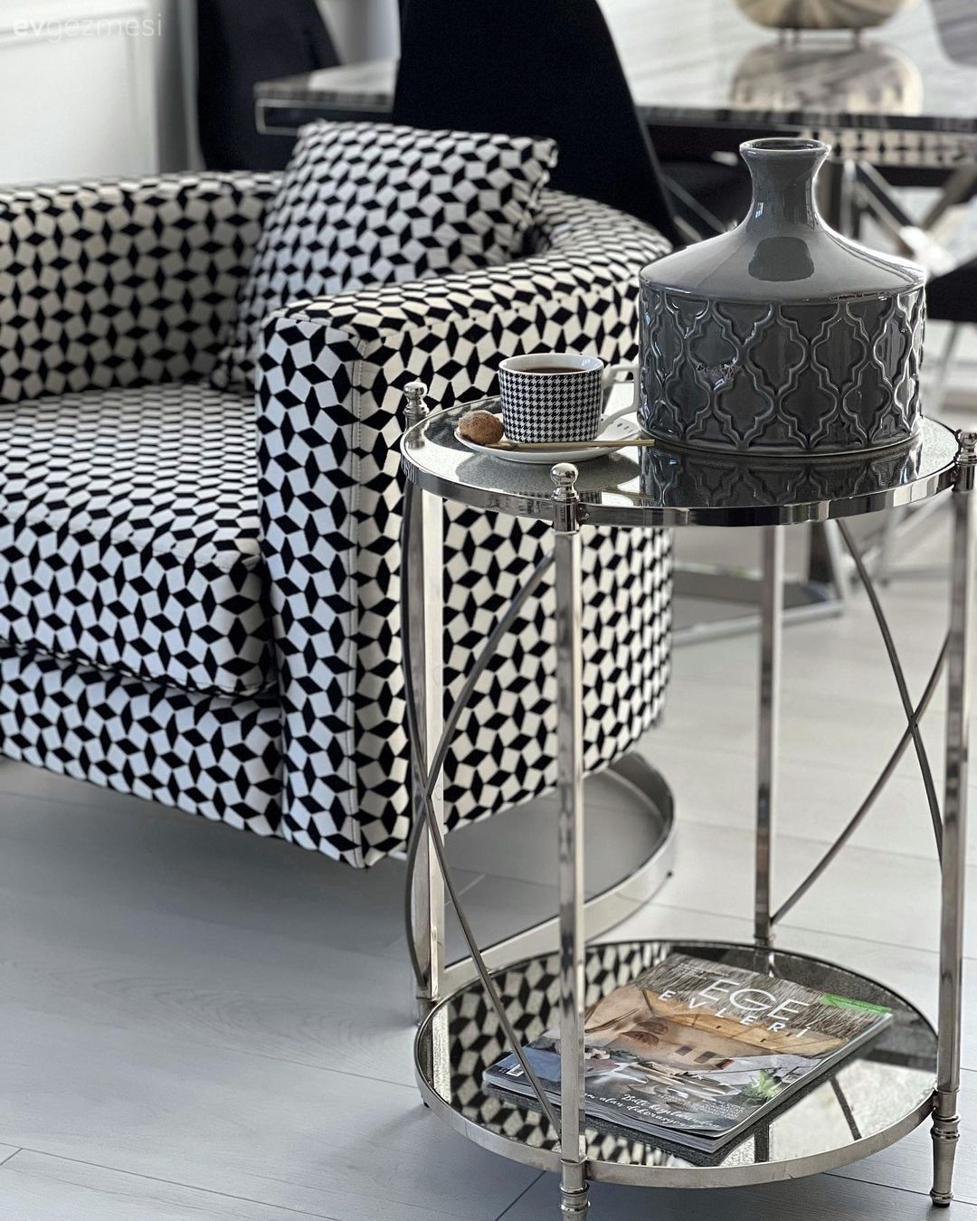 Bu Evin Vazgeçilmezleri Siyah, Beyaz ve Gri!