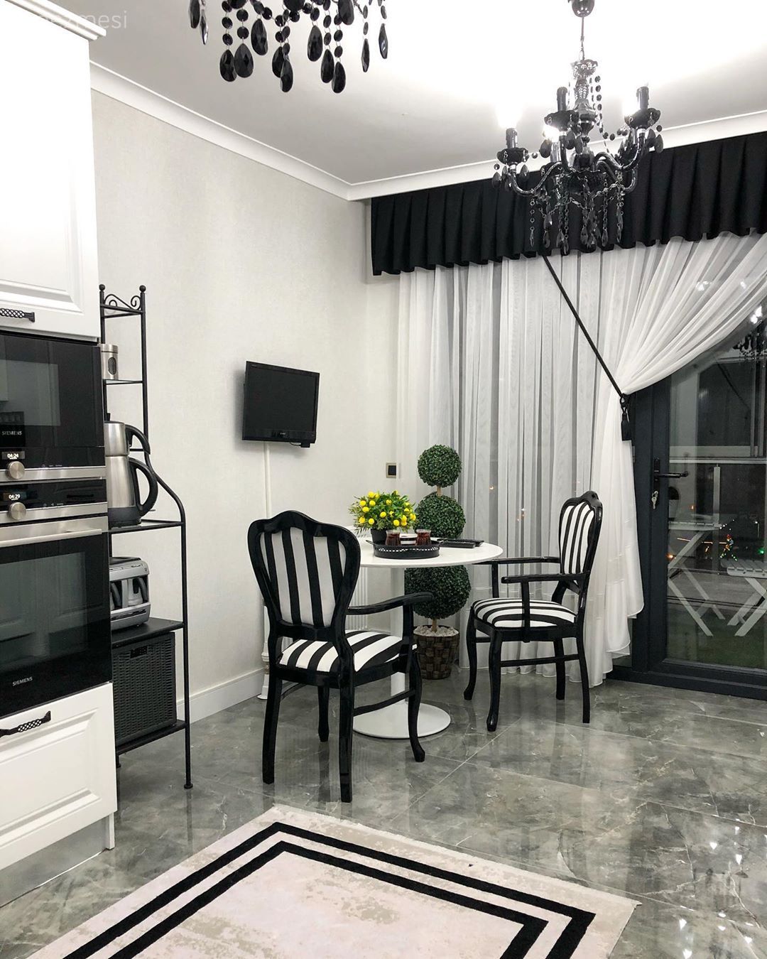 Beyaz, Siyah, Siyah- Beyaz, Ankastre, Mutfak, Mutfak rafı, Mutfak zemin seramikleri, Ekstra mutfak dolabı, Mutfak masası, Sandalye, Mutfak perdesi, Mutfak Avize Modelleri, Mutfak halısı
