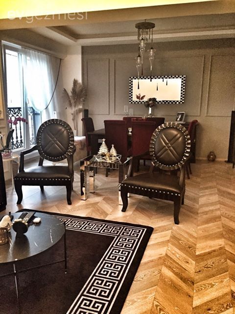 Yemek Odası, Yemek odası avizesi, Gri duvar, Bordo, Siyah, Tül perde, Perde, Şamdan, Ev Aksesuar, Bank, Aynalı tepsi, Aynalı aksesuar, Berjer