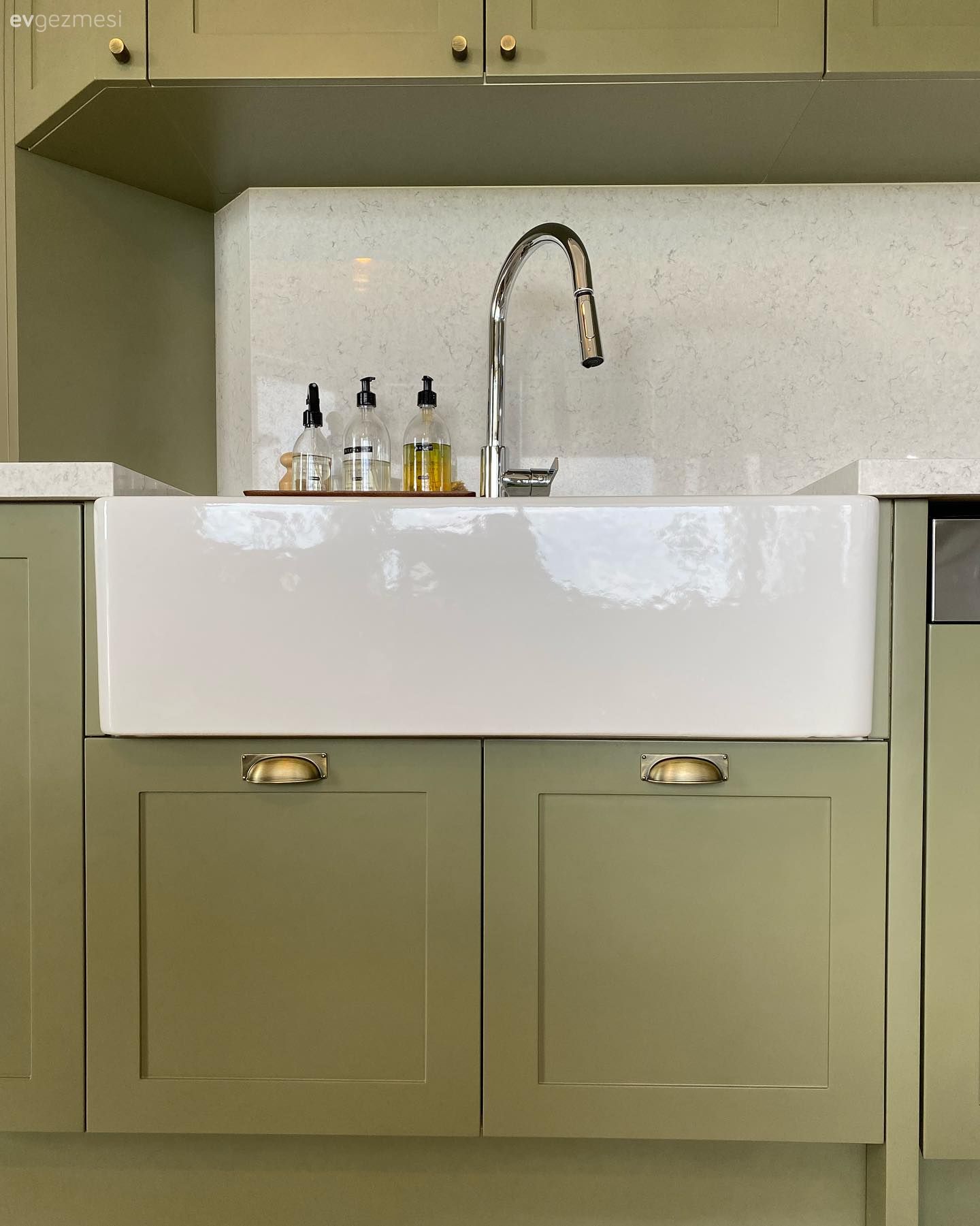 Eviye , Beyaz, Yeşil, Mutfak tezgahı, Mutfak, Mutfak tezgah arası, Shaker kapaklı dolaplar, Mutfak aksesuarları, Mobilya kulp ve ayakları