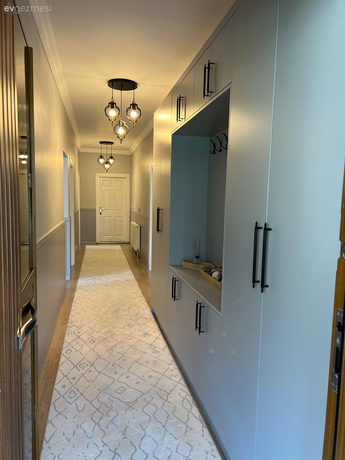 Müstakil Ev Modelleri: Grinin 50 Tonunu Barındıran Çiftlik Evi