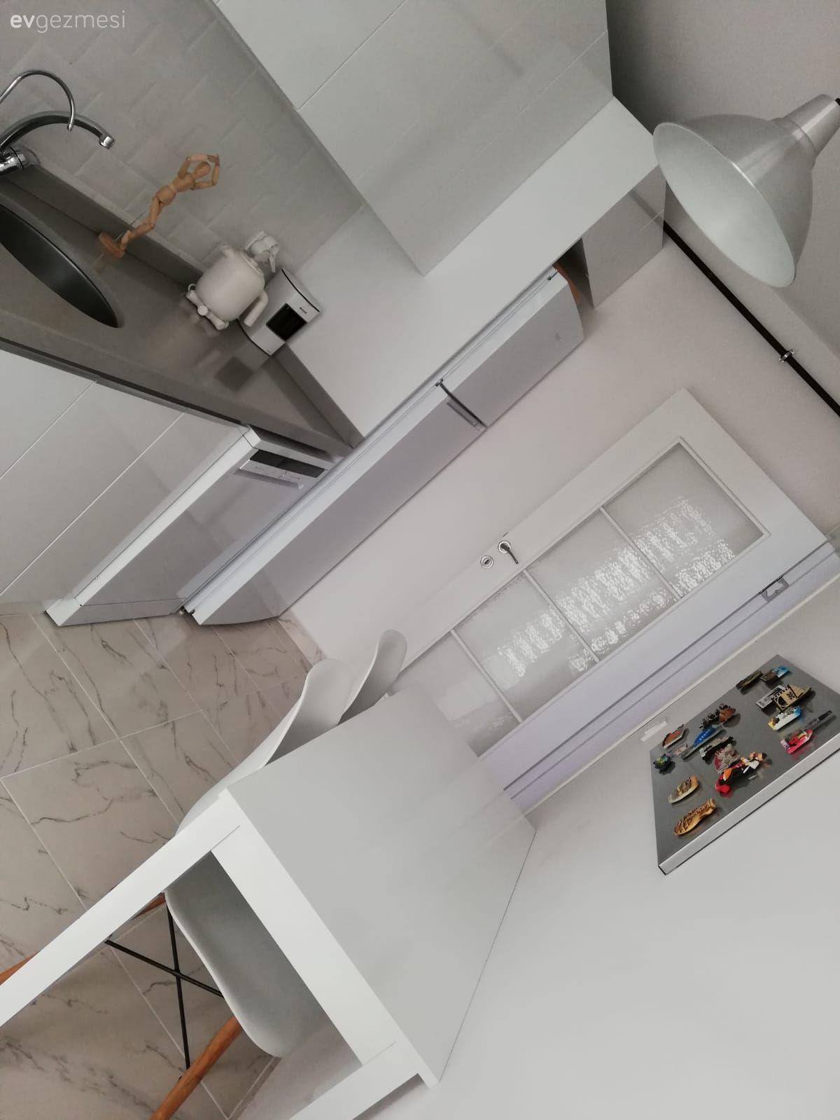 Bu Sade Evde Modern Çizgiler Sıcak Dokularla Buluşmuş