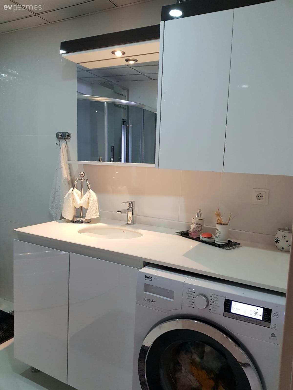 Bu Çanakkale Evinde Sadelik ve Gösteriş Dengesi Tam Kararında!