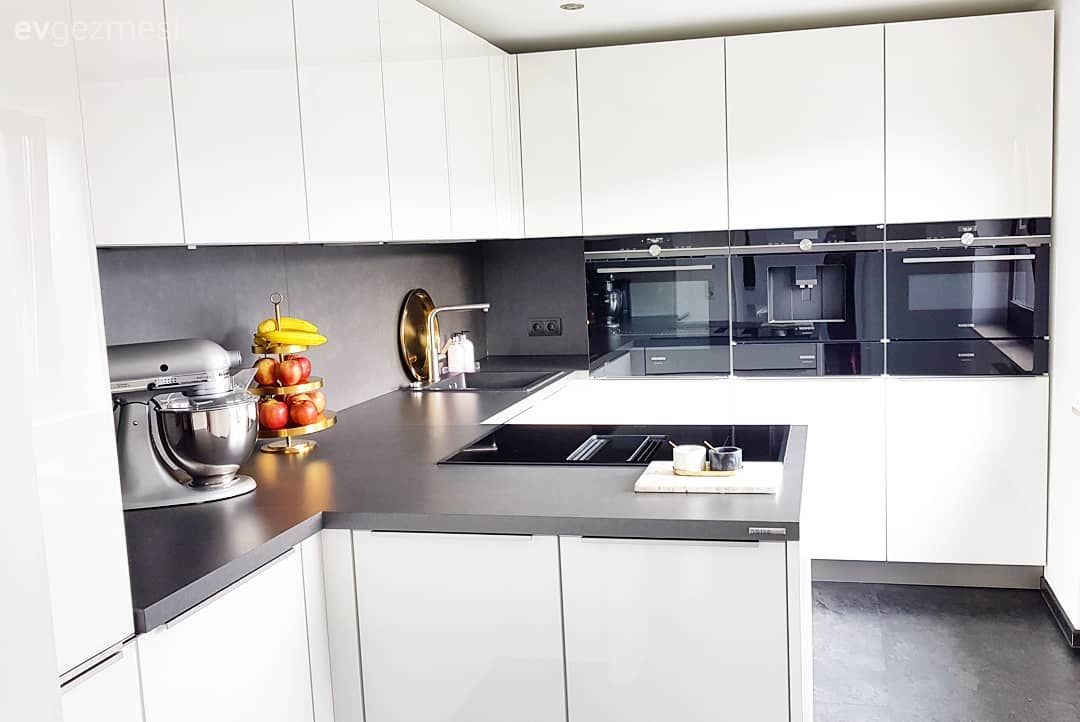 Mutfak, Modern mutfak, Beyaz, Siyah, Mutfak tezgahı, Mutfak tezgah arası, Ankastre, Kulpsuz mutfak dolabı, Cam Ankastre