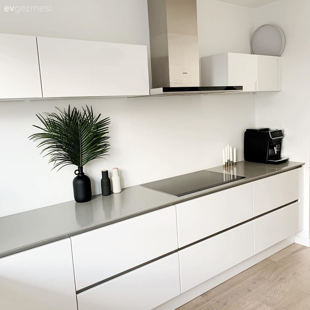 Mutfak, Modern mutfak, Beyaz mutfak, Mutfak tezgahı, Mutfak tezgah arası, Cam Ankastre, Ankastre, Davlumbaz, Vazo, Ev Aksesuar, Mutfak aksesuarları