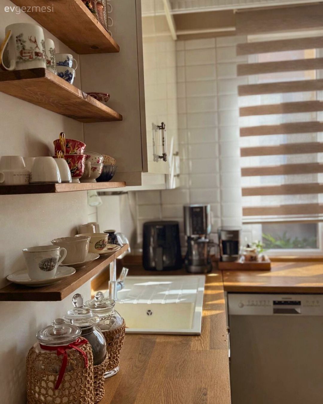 Bu Dubleks Evde Modern ve Country Esintiler Uyumla Buluşmuş