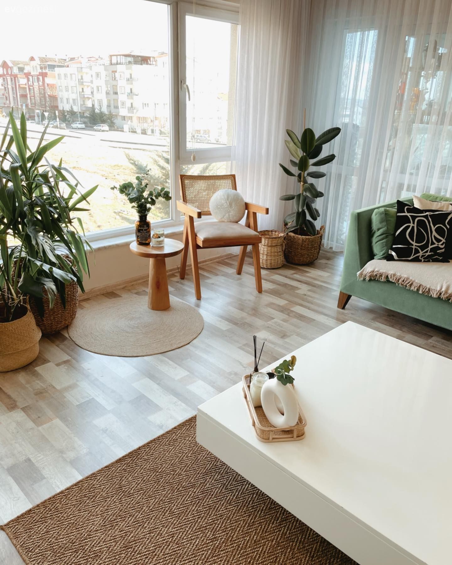 Bu Ankara Evinde Yeşilin Sakinliğine Ahşabın Sıcaklığı Karışmış!