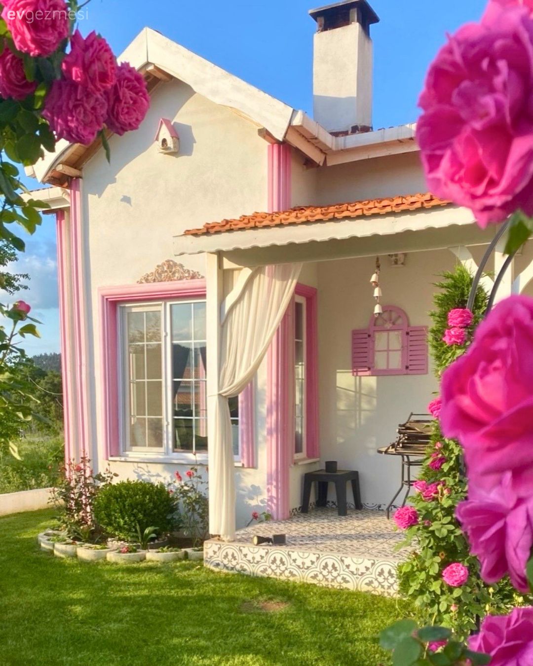 Müstakil Ev, Pembe, Beyaz, Bahçe, Çiçekler, Prefabrik ev
