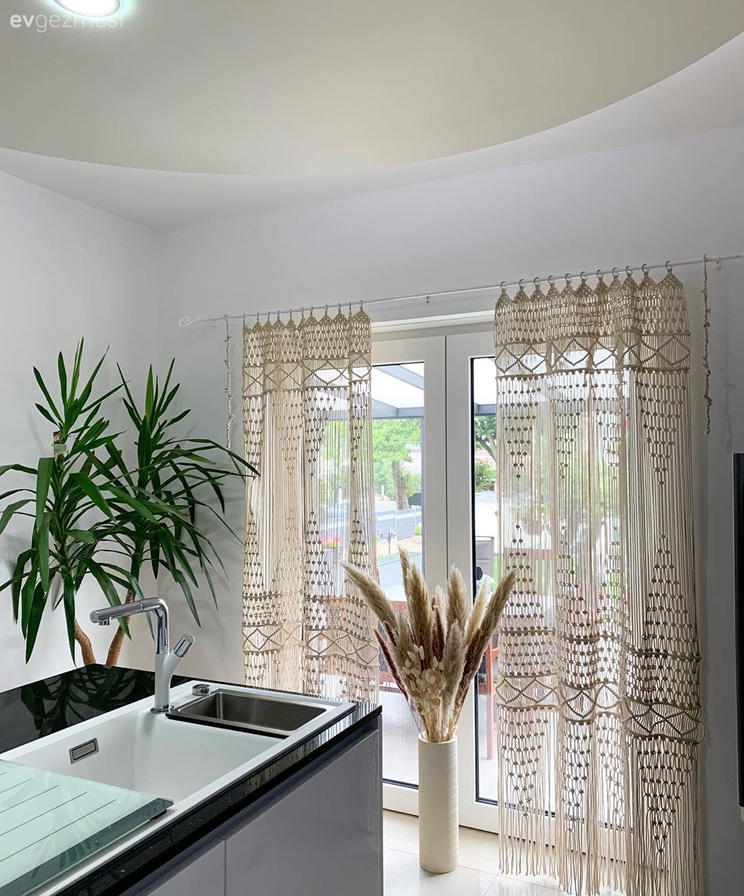 Mutfak, Mutfak perdesi, Beyaz, Siyah, Vazo, Ev Aksesuar, Pampas otu