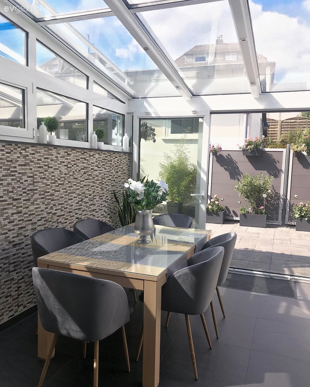 Bu Evin Dış Dekoru İçerisiyle Yarış Halinde