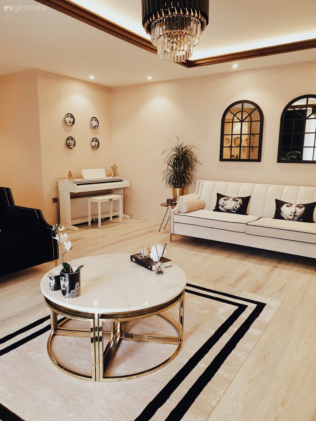 Bu İstanbul Evinin Her Odasında Başka Stilin Ruhu Geziniyor