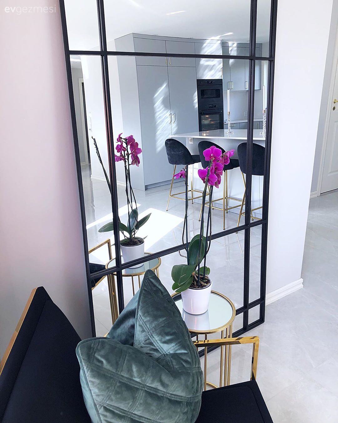 Boy aynası, Ayna, Siyah, Yan sehpa, Sehpa, Berjer, Lacivert, Altın, Orkide, Çiçekler