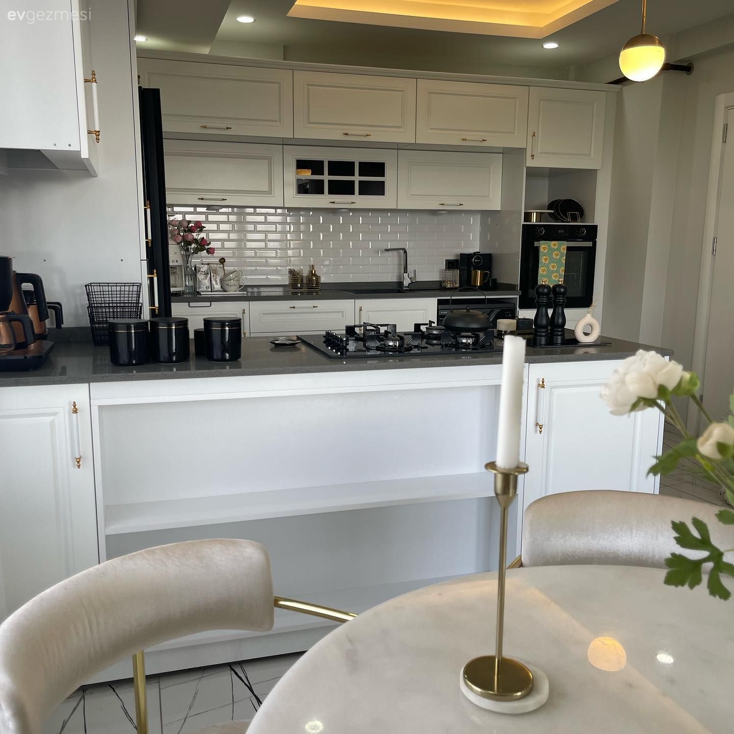 Bu Batman Mutfağı Modern ve Klasiği Harmanlamış