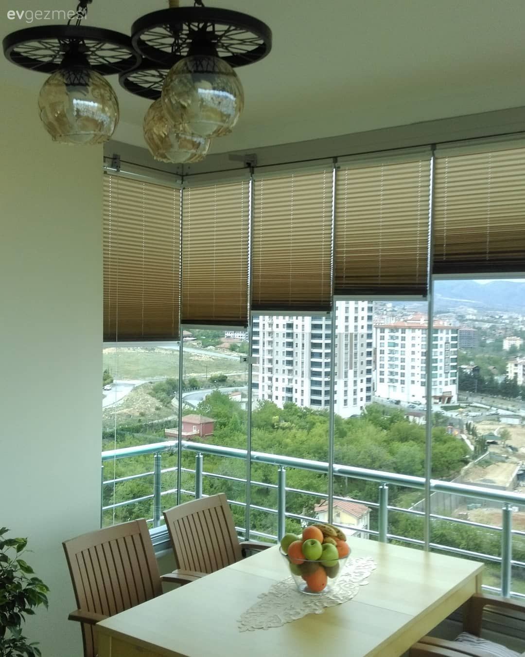 Balkon, Plise perde, Perde, Balkon perdesi, Balkon masası, Sandalye, Balkon avizesi