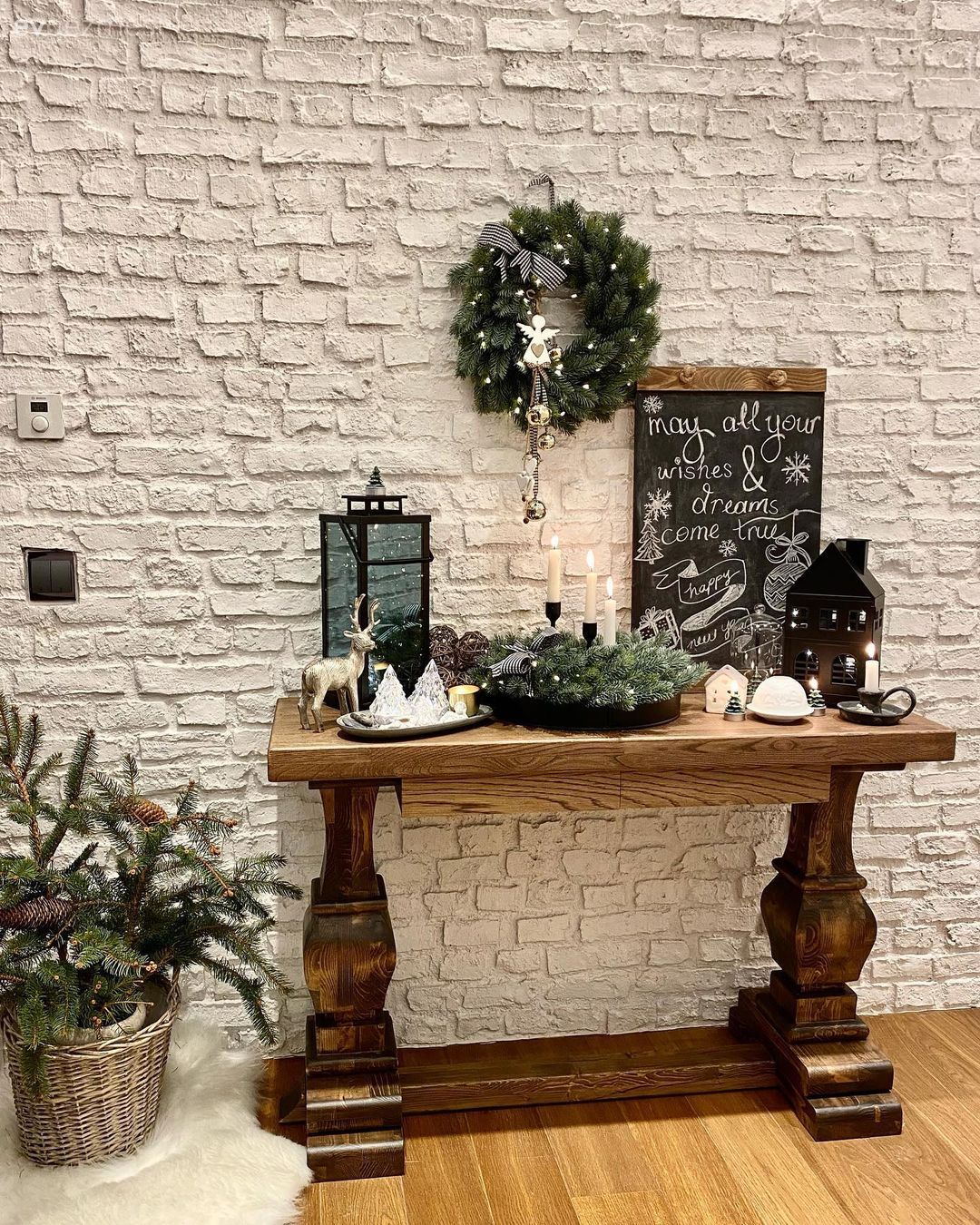 Taş duvar, Duvar dekorasyonu, Beyaz, Konsol, Konsol üzeri dekoratif objeleri, Dekoratif Objeler, Saksı, Parke