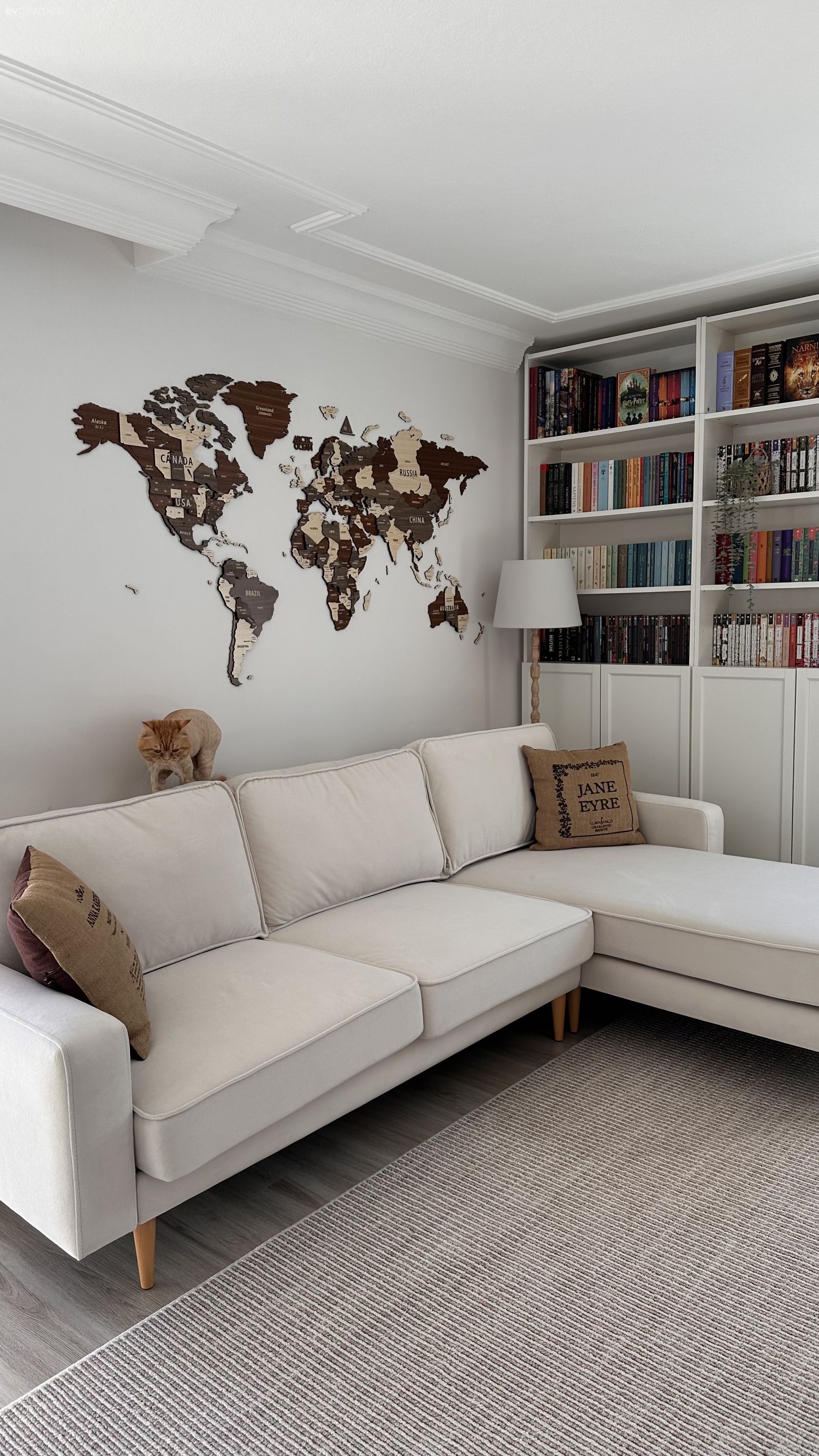 Pencerenin Etrafında Koca Kitaplık: İyi Fikirlerle Dolu Zonguldak Evi!