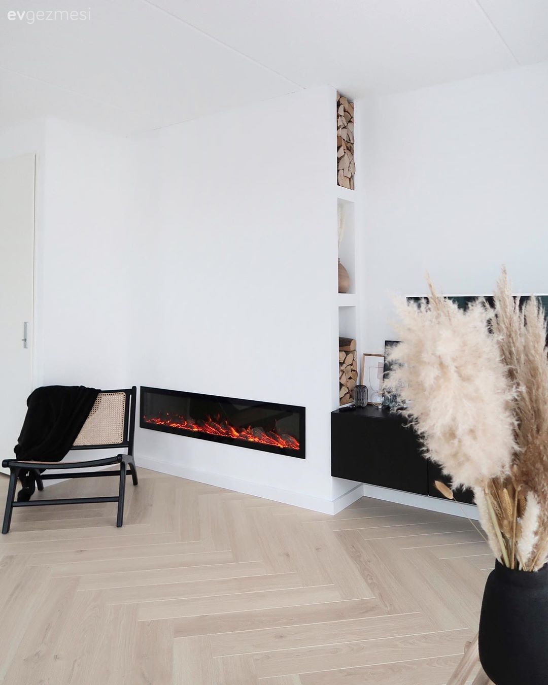 Şömine, Sandalye, Tv ünitesi, Vazo, Ev Aksesuar, Pampas otu, Tül perde, Perde, Parke