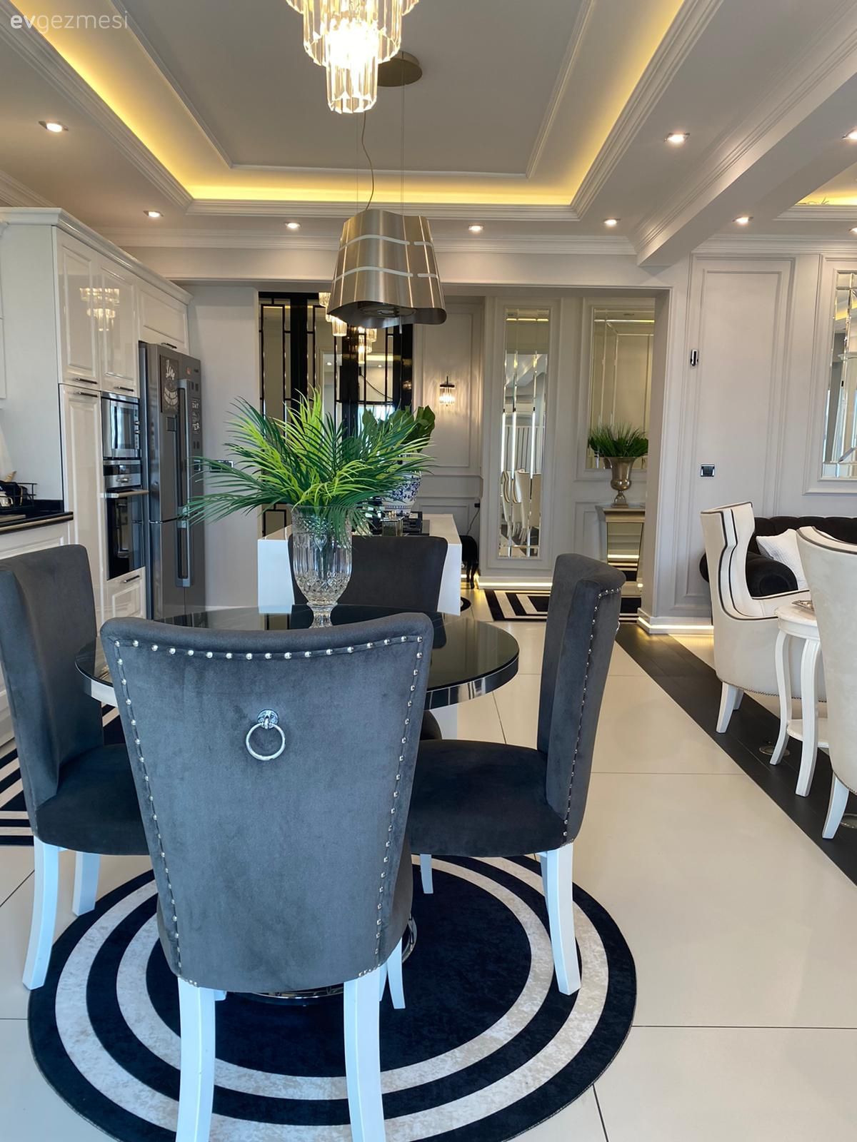 Amerikan Mutfak, Mutfak, Beyaz, Siyah, Gri, Ankastre, Sandalye, Mutfak masası, Vazo, Ev Aksesuar, Led aydınlatma, Aydınlatma, Avize, Spot aydınlatma, Yuvarlak halı, Halı, Mutfak zemin seramikleri, Art deko