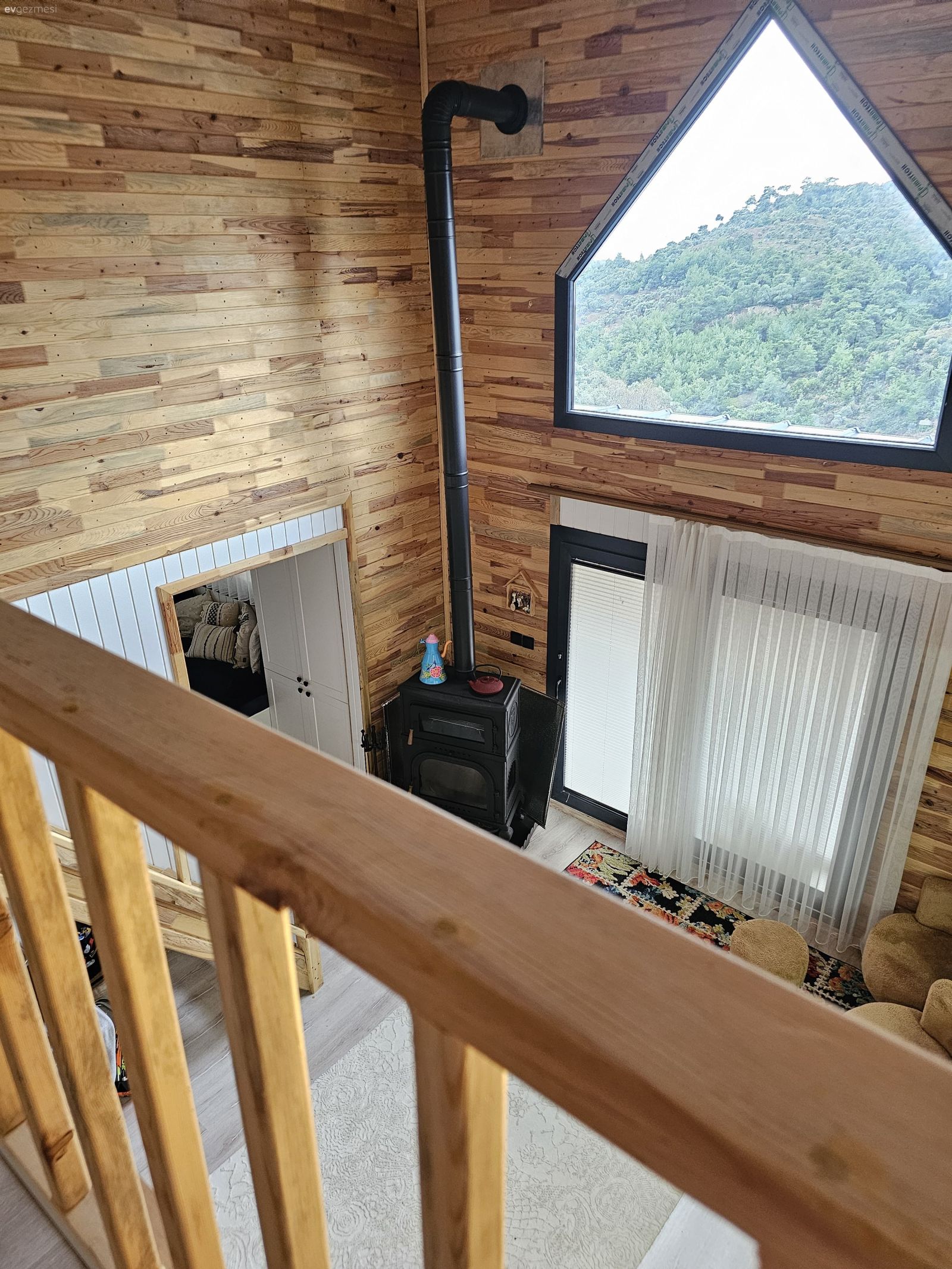 Dağ Köyünde Ahşabın Sıcak Sesi: Aydın'da İki Katlı Bir Köy Evi!