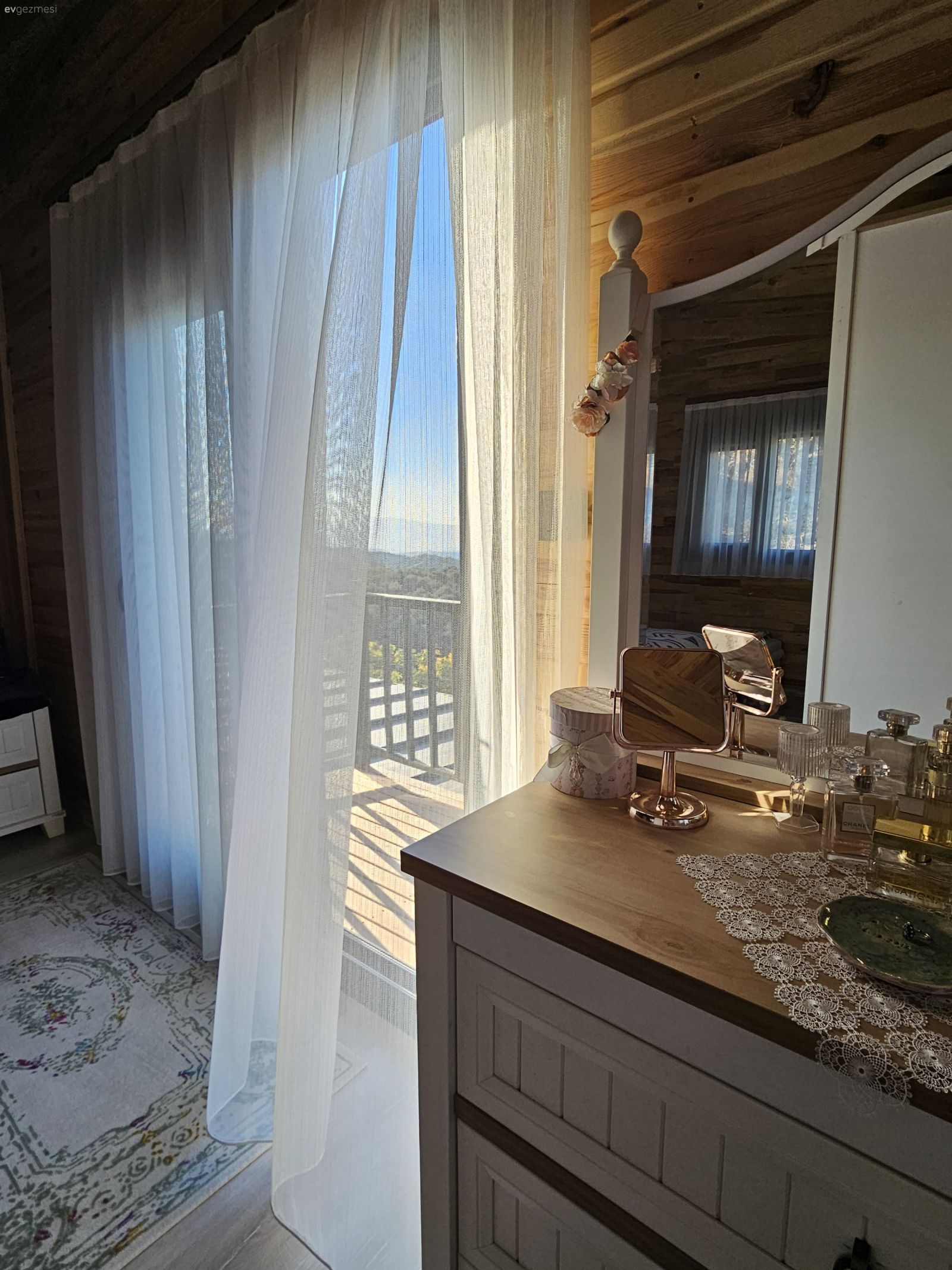 Dağ Köyünde Ahşabın Sıcak Sesi: Aydın'da İki Katlı Bir Köy Evi!