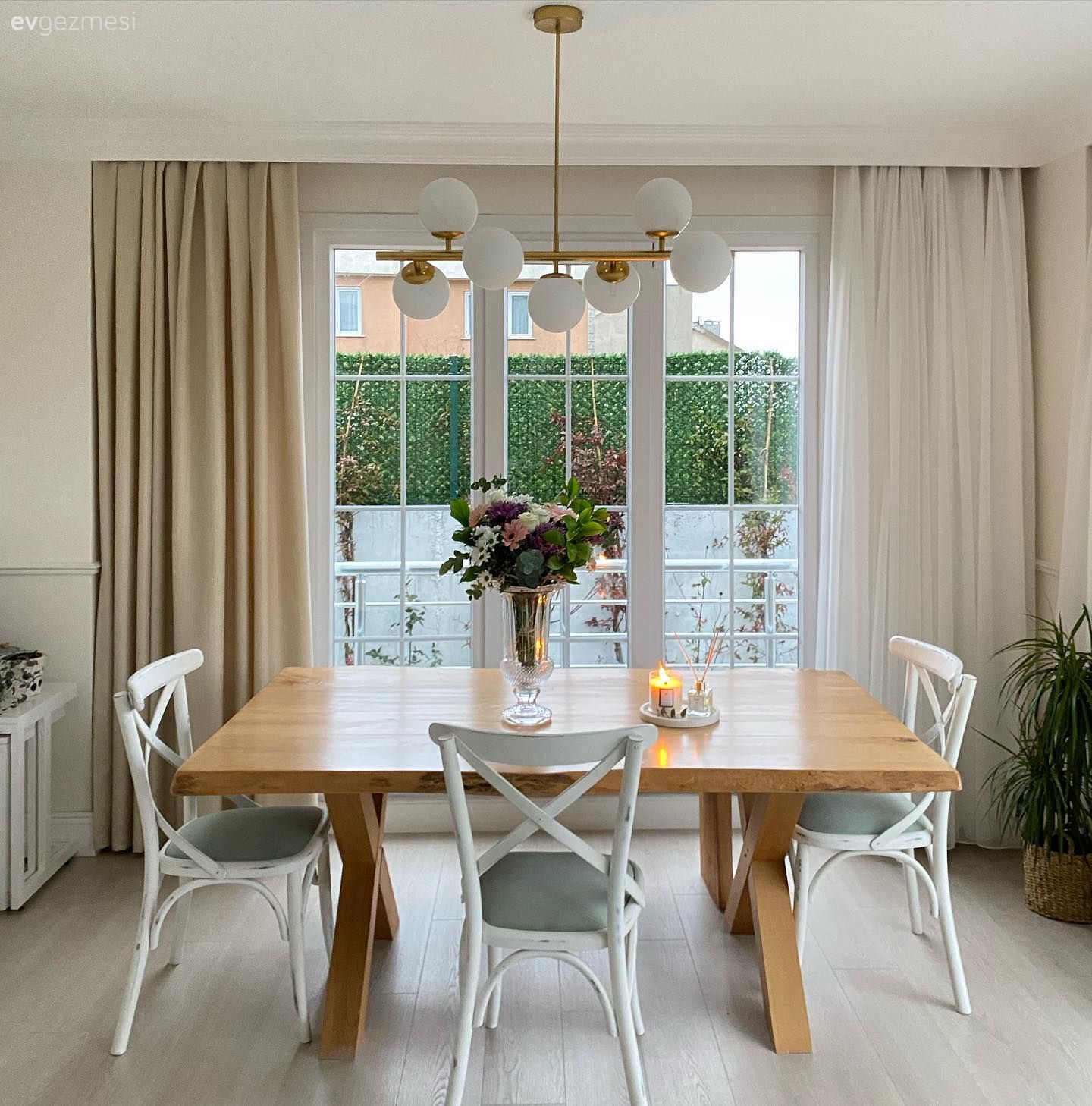 Deniz Manzarası Bu İstanbul Evinin Dışında Değil, İçinde!