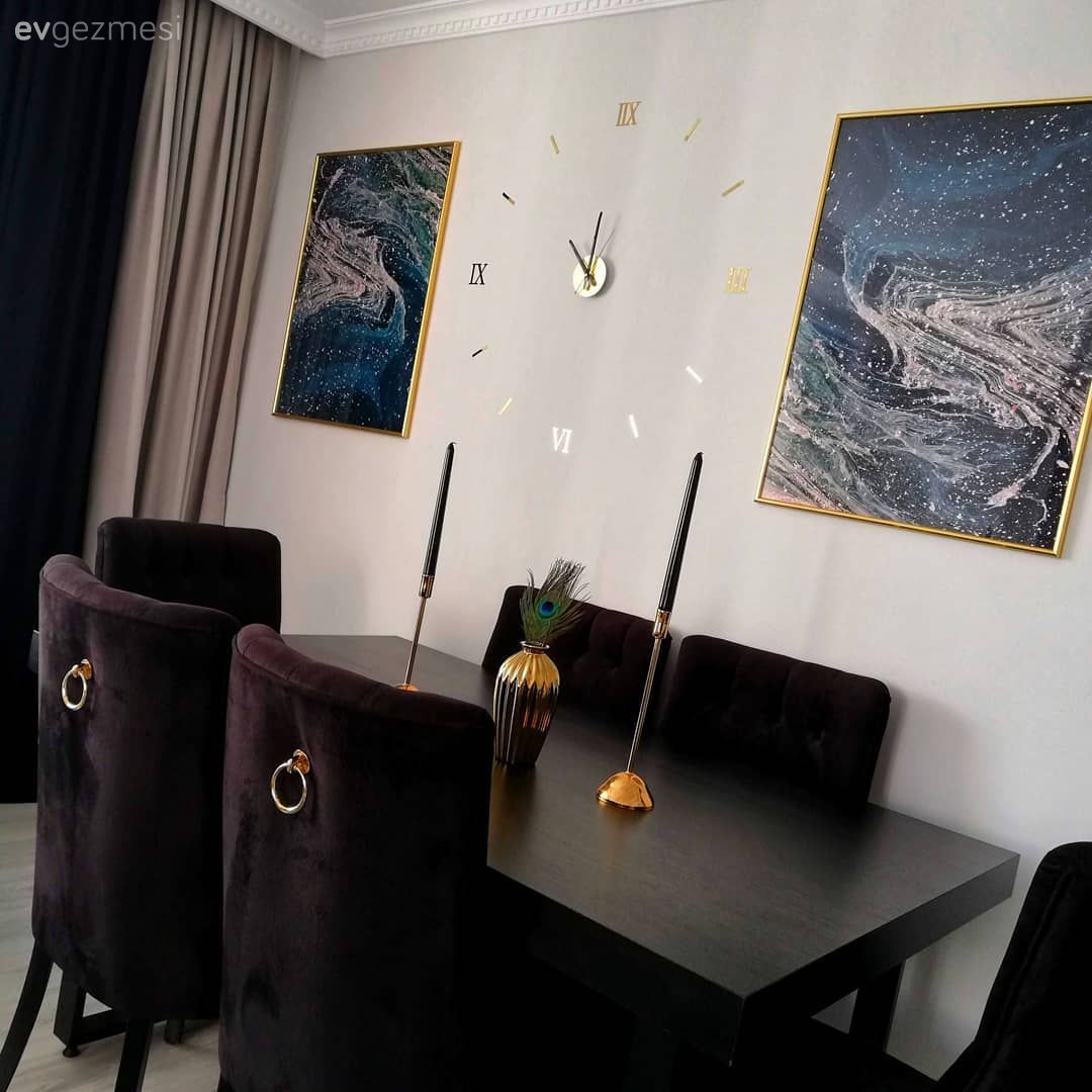 Yemek Odası, Siyah, Altın, Tablo, Duvar dekorasyonu, Metal duvar saati, Yemek masası, Sandalye, Şamdan, Ev Aksesuar, Fon perde, Perde, Tül perde