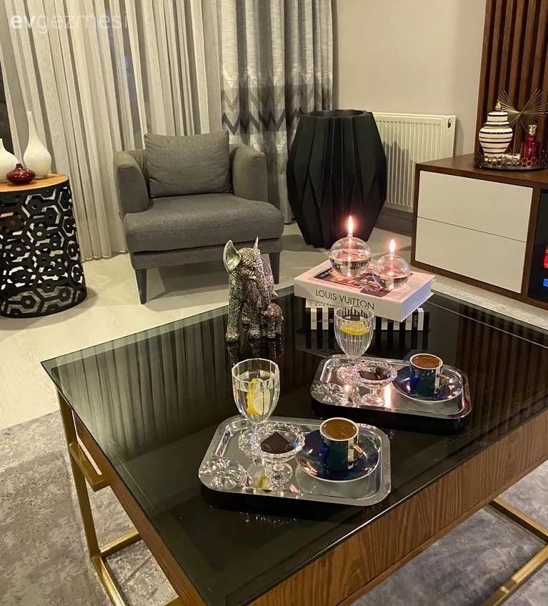 Gri, Koltuk takımı, Orta sehpa, Sehpa, Dekoratif Objeler, Vazo, Ev Aksesuar, Yan sehpa, Tül perde, Perde