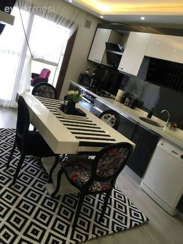 Sade, Sakin ve Keyifli: İşte Bu Evin Özeti