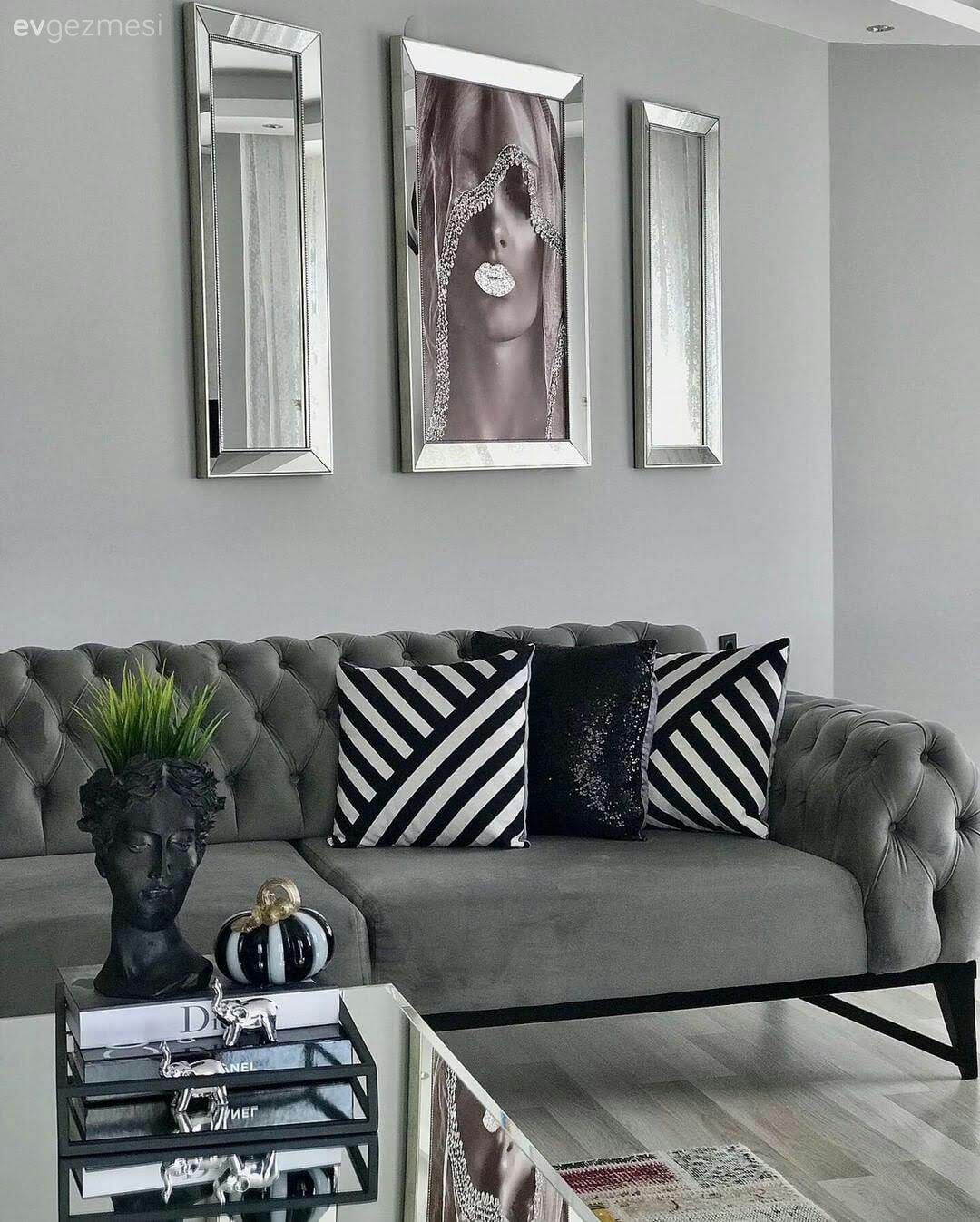 Salon, Modern, Gri, Kapitoneli koltuk, Aynalı mobilya, Kırlent, Ev Aksesuar, Sehpa üstü aksesuarı, Ayna çerçeve, Duvar dekorasyonu, Metal ayaklı sehpa, Patchwork halı, Çizgili desen, Ayna, Tablo